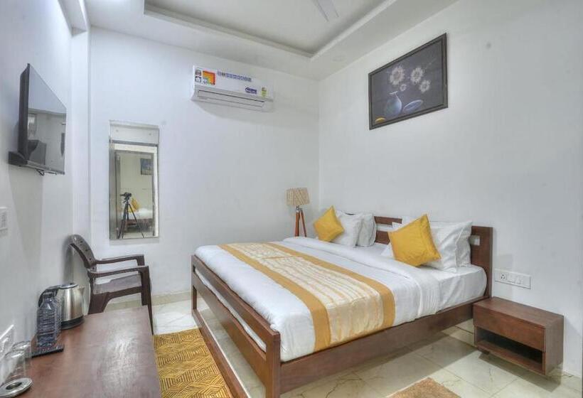 Отель The Noble Suites, Near Spectrum Mall