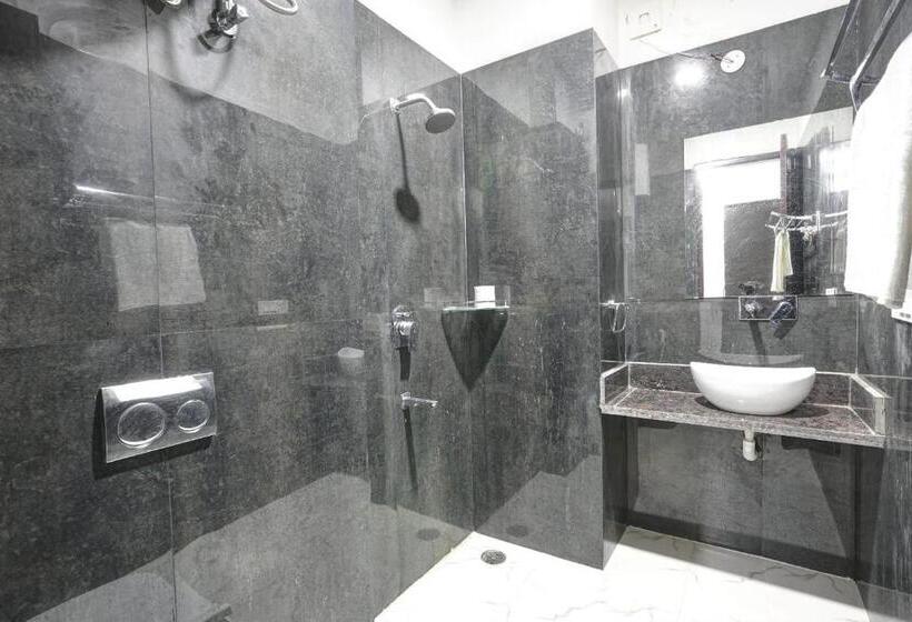 Отель The Noble Suites, Near Spectrum Mall