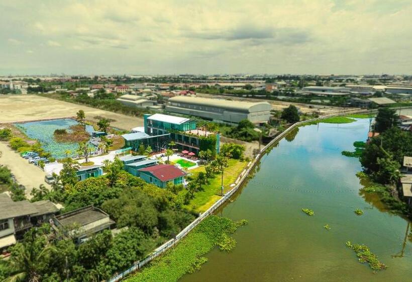 Отель The River Palm Resort