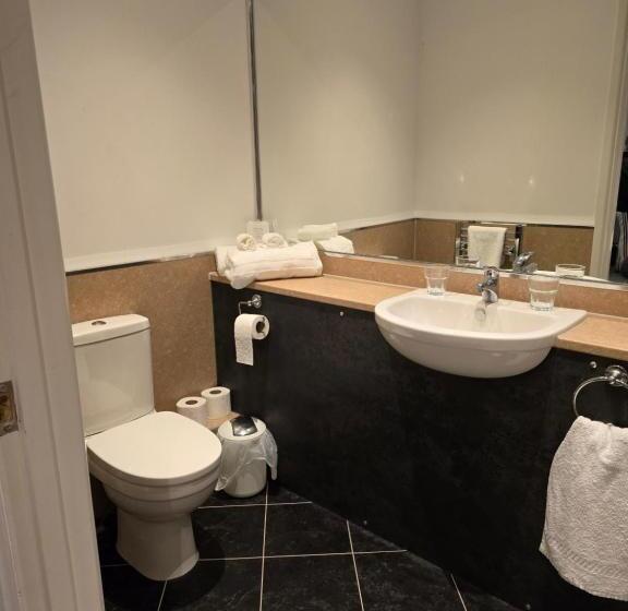 Отель The Woodmans Cottage