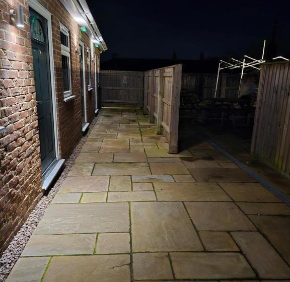 Отель The Woodmans Cottage