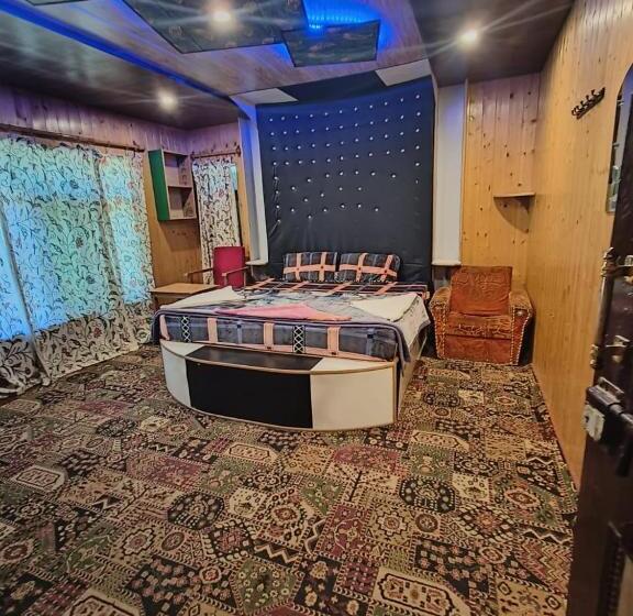 בית מלון כפרי Twinkle Sonmarg