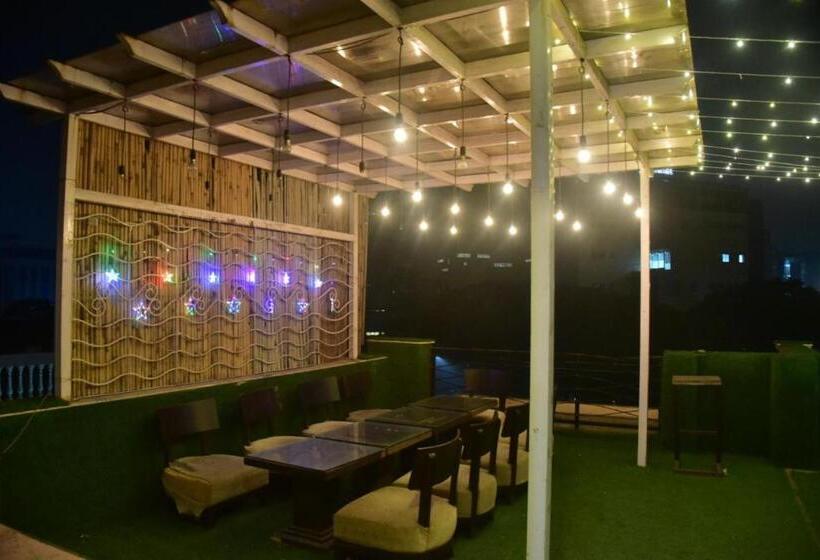 בית מלון כפרי Welcome To Cloud 29 Near Gurgaon Sec 45