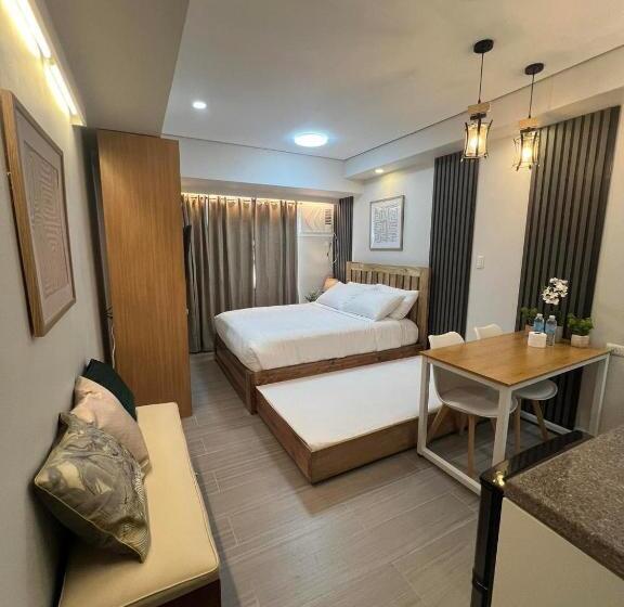 Joyce Condo @ Centrio Towers