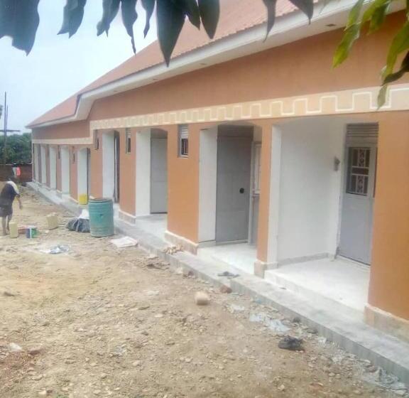 Lukwanga Avenue Air B&b