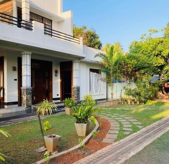 Пансион Amelie Villa