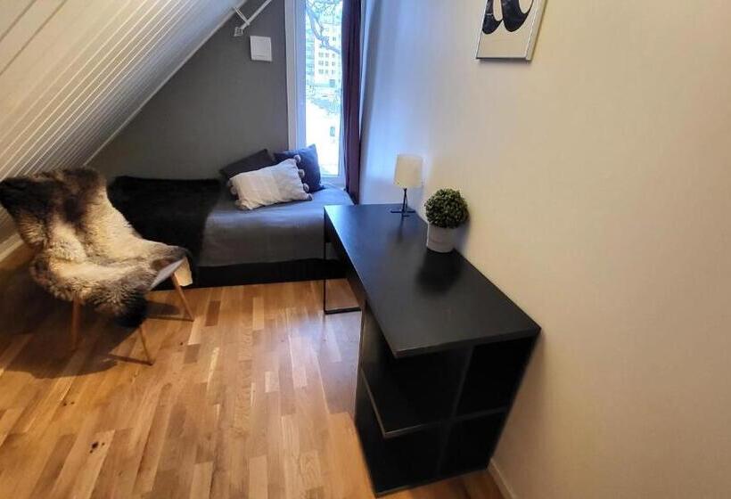 פנסיון Beautiful Lakefront House