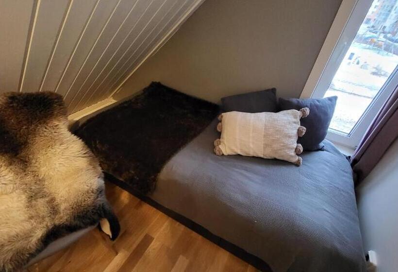 פנסיון Beautiful Lakefront House