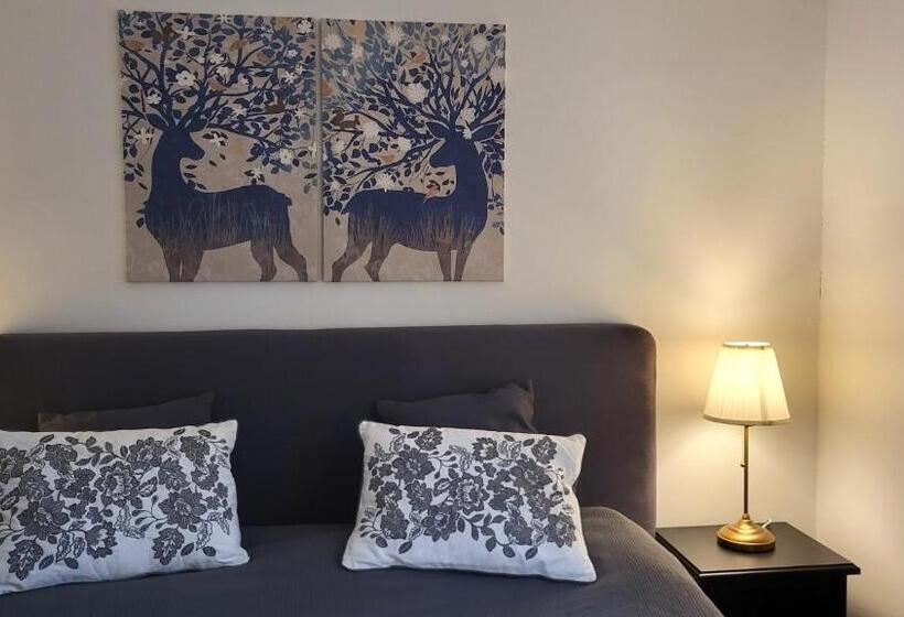 פנסיון Beautiful Lakefront House