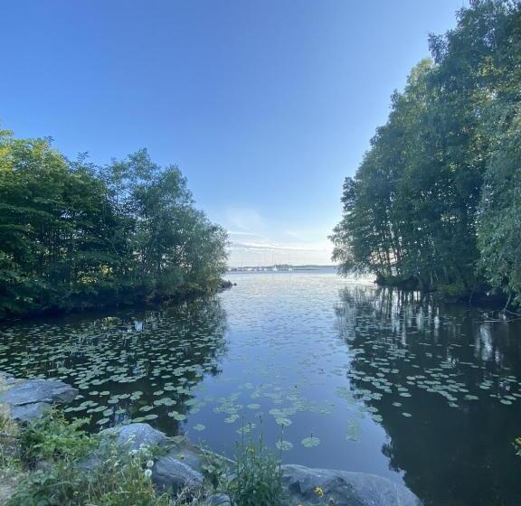 פנסיון Beautiful Lakefront House
