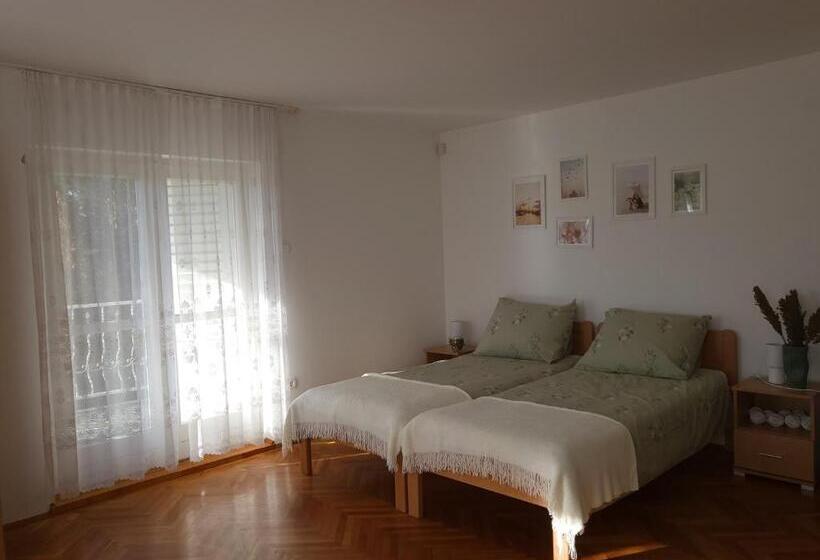 بنسيون Bella Villa Apartmanház