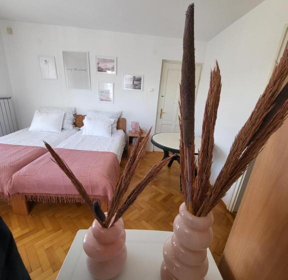 بنسيون Bella Villa Apartmanház