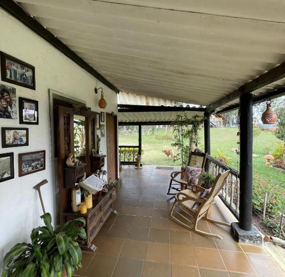 پانسیون Hostal Greenlandomesa