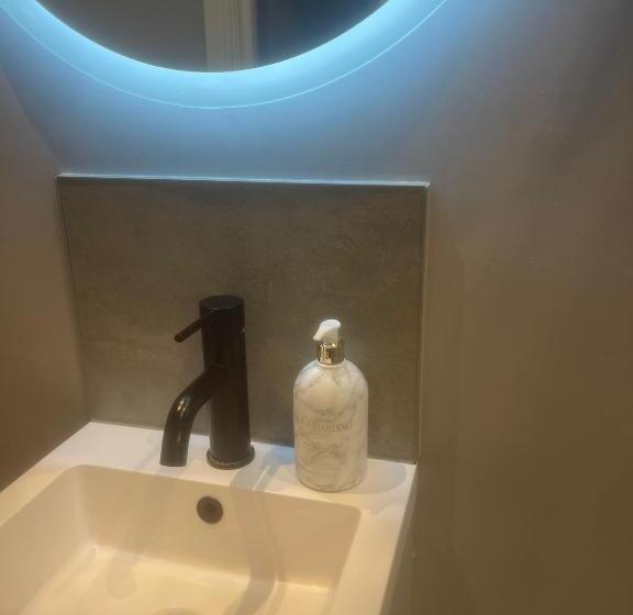 פנסיון Luxury En Suite In Modern House