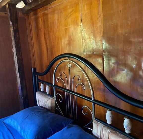 פנסיון Mesari Cottage Guest House