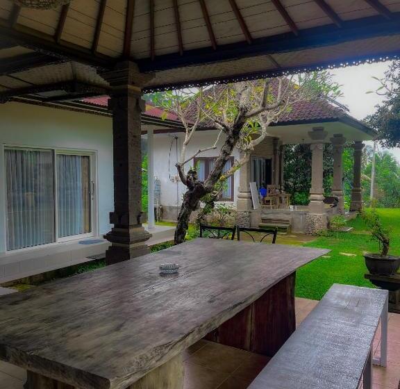 פנסיון Mesari Cottage Guest House