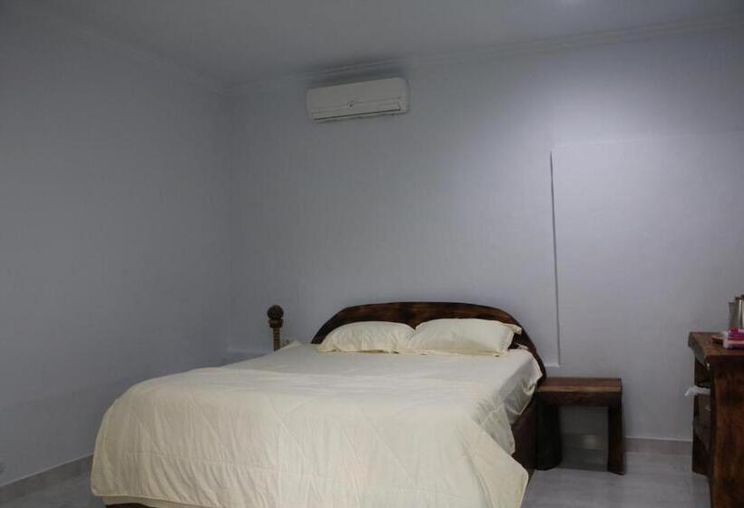 פנסיון Mesari Cottage Guest House