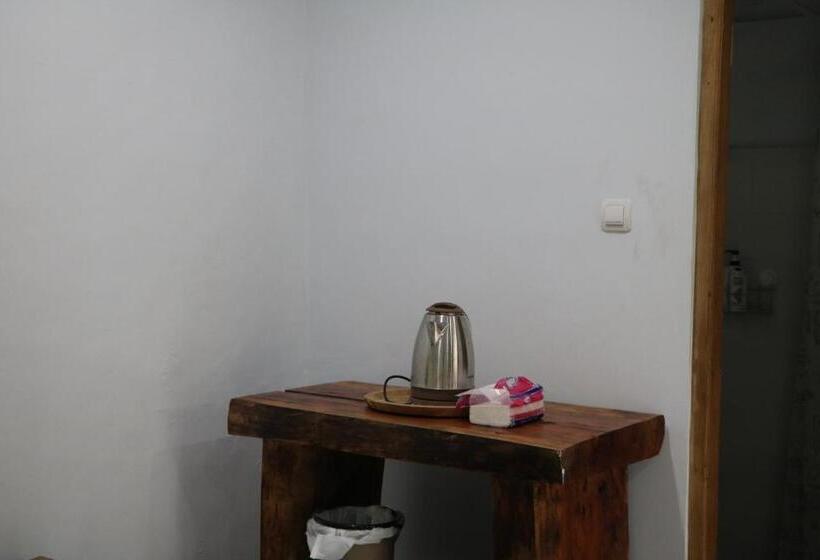 פנסיון Mesari Cottage Guest House