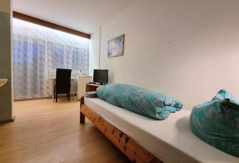 펜션 Monteurzimmer   Karlsbad