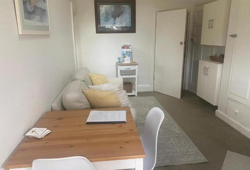 Пансион Mount Charles Homestead