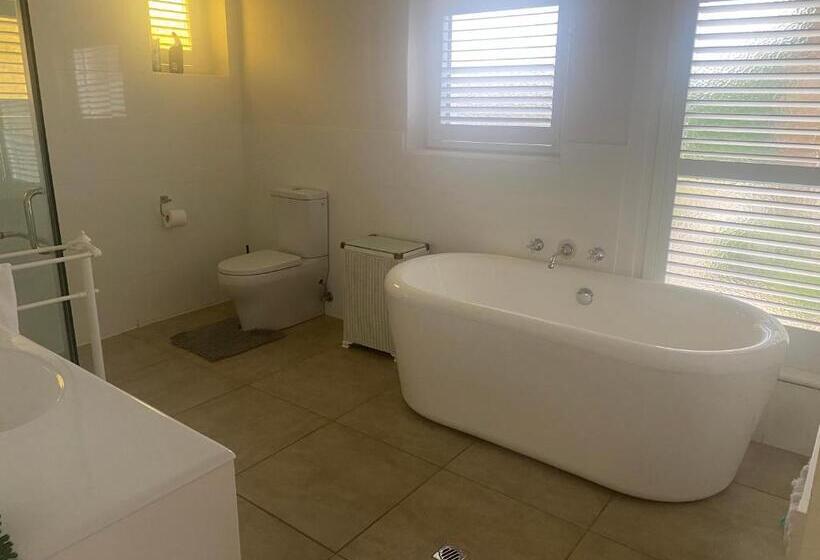 Пансион Mount Charles Homestead