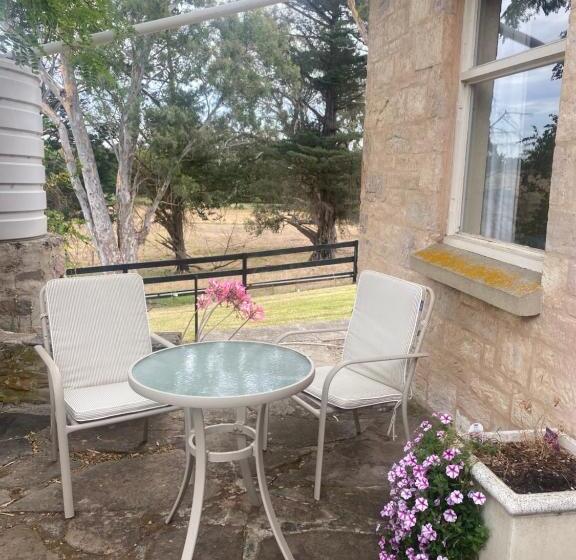 Пансион Mount Charles Homestead