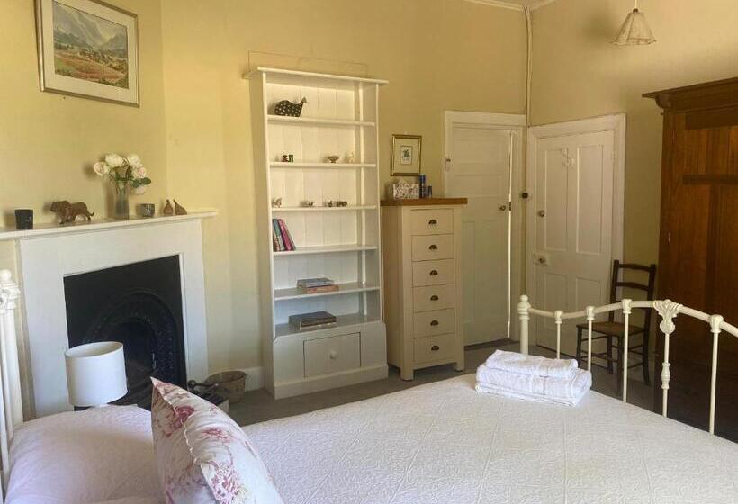 Пансион Mount Charles Homestead