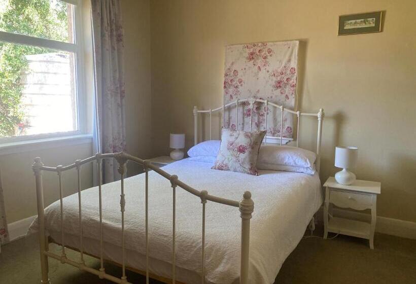 Пансион Mount Charles Homestead