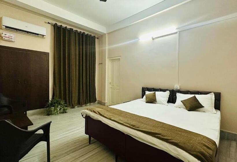 פנסיון N N Residency