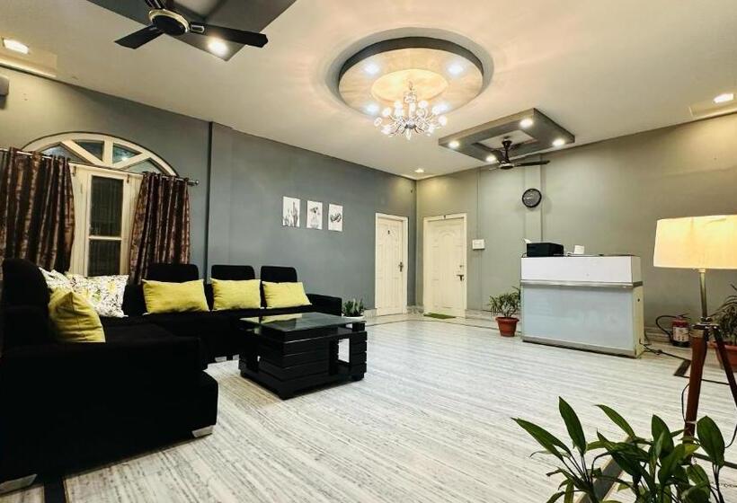 פנסיון N N Residency