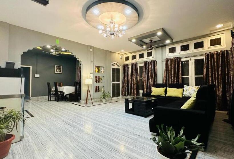 פנסיון N N Residency