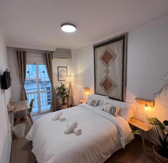 פנסיון Naim Guest House Nerja