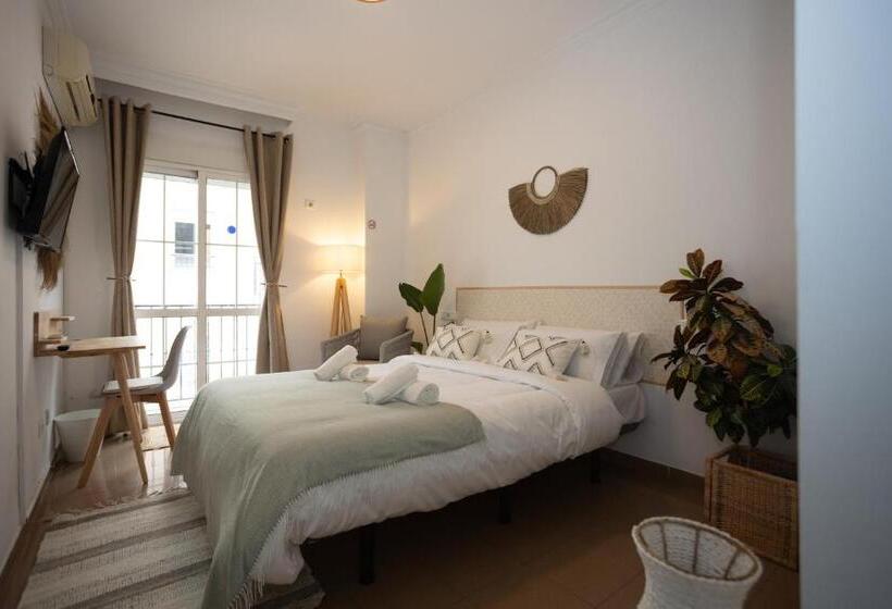 펜션 Naim Guest House Nerja