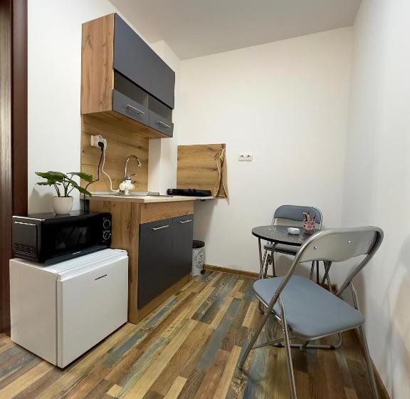 ペンション Navial