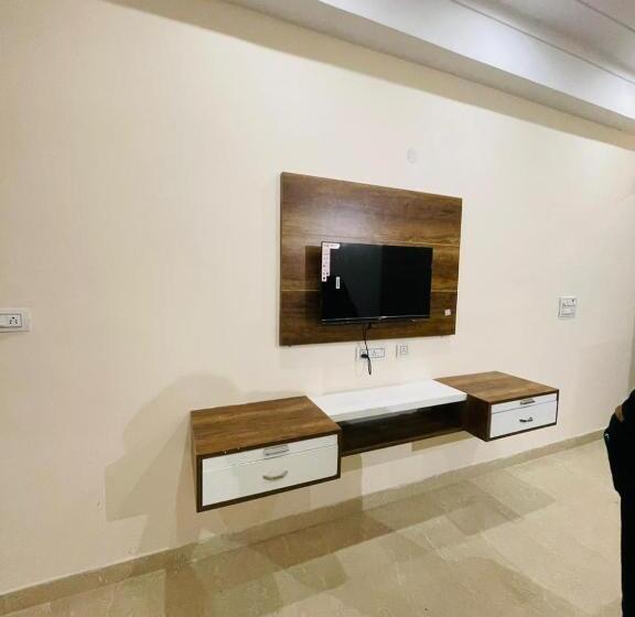 פנסיון Nirmal Homes