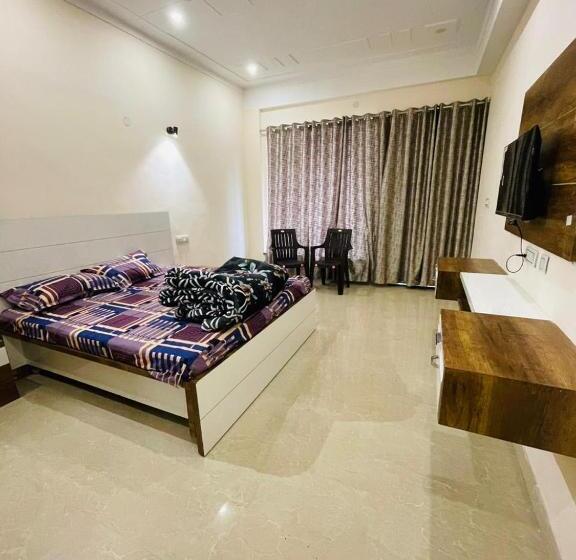 פנסיון Nirmal Homes