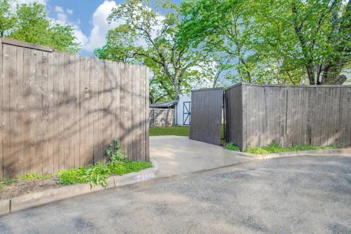 Пансион Private Gated Guest Home, 5 Miles To Downtown