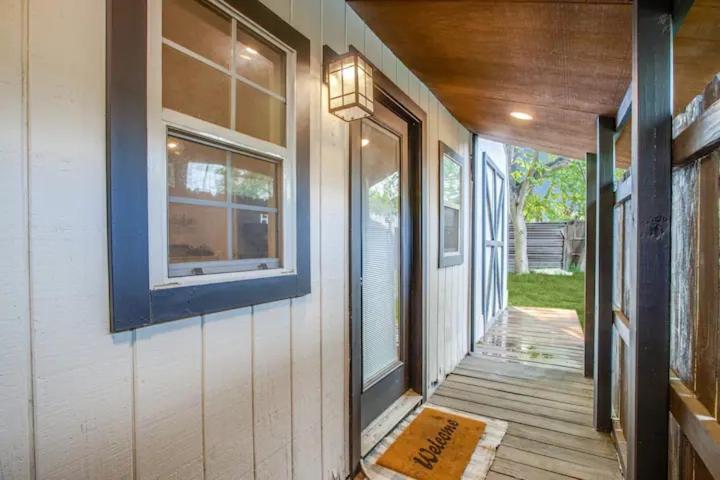 Пансион Private Gated Guest Home, 5 Miles To Downtown