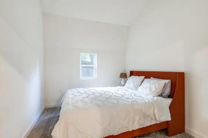 Пансион Private Gated Guest Home, 5 Miles To Downtown