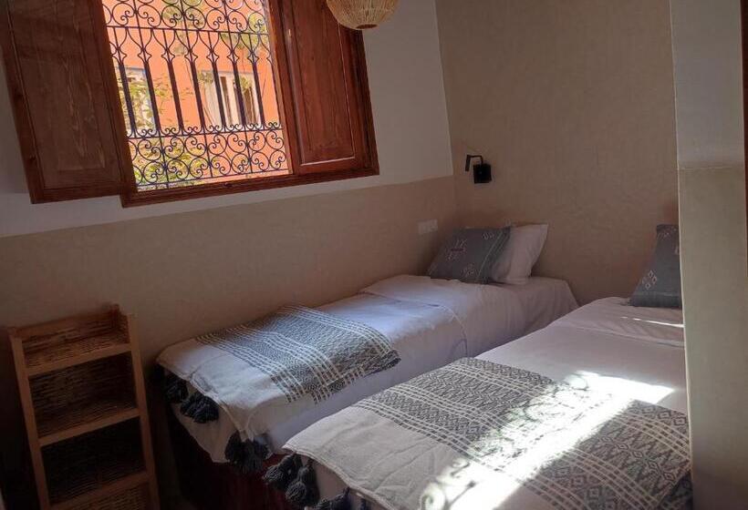 بنسيون Private Room In Apartment Tov
