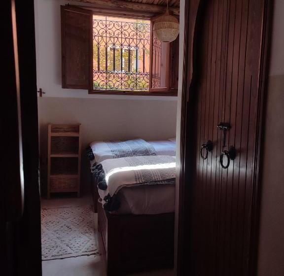 بنسيون Private Room In Apartment Tov