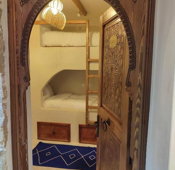 بنسيون Private Room In Apartment Tov