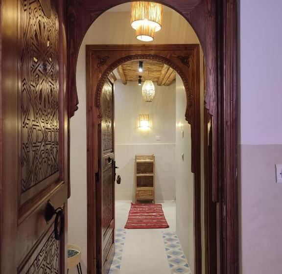 بنسيون Private Room In Apartment Tov