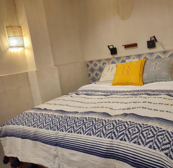 بنسيون Private Room In Apartment Tov