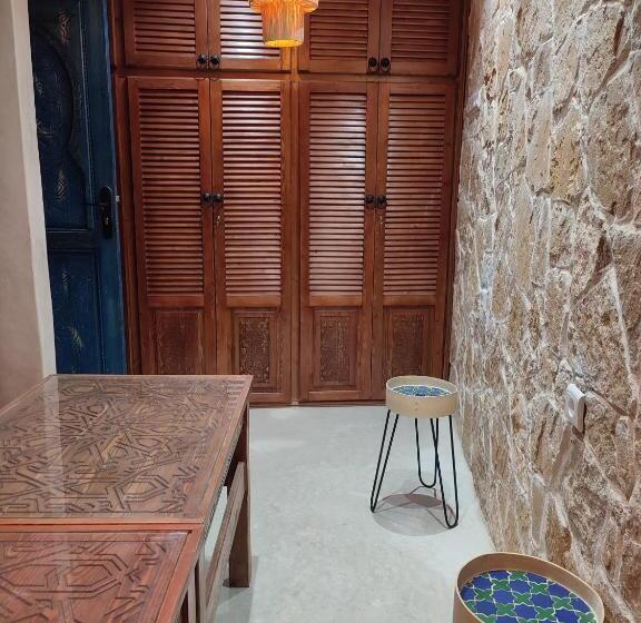 بنسيون Private Room In Apartment Tov