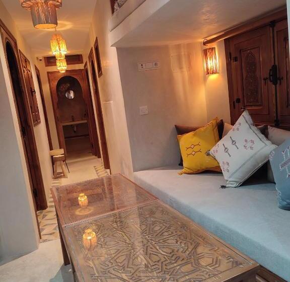 بنسيون Private Room In Apartment Tov