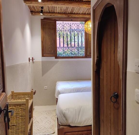 بنسيون Private Room In Apartment Tov