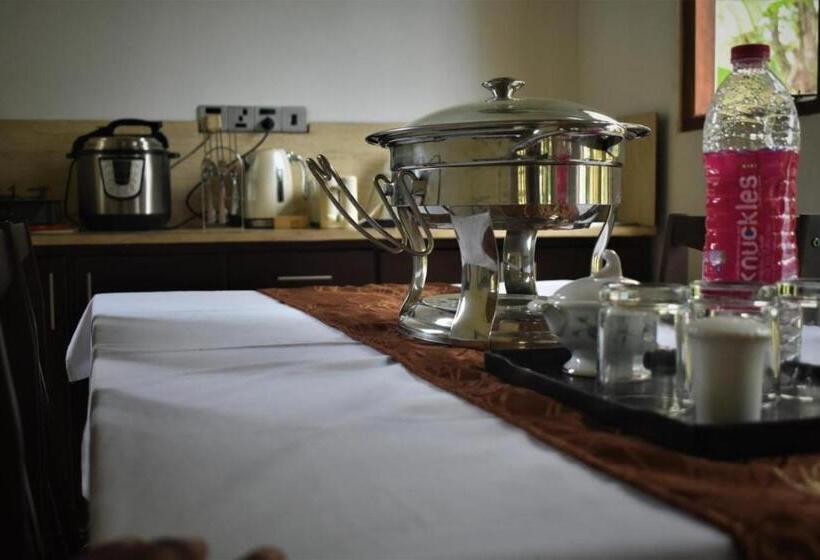 פנסיון Rock View Home