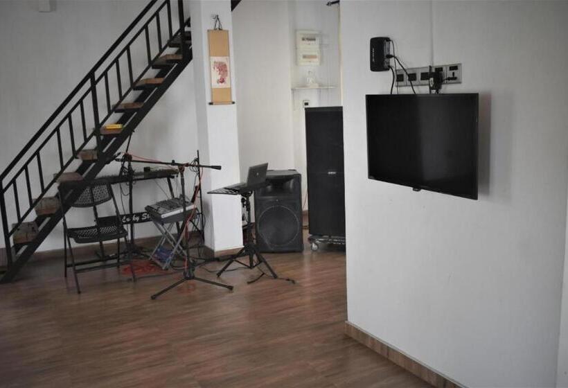 פנסיון Rock View Home