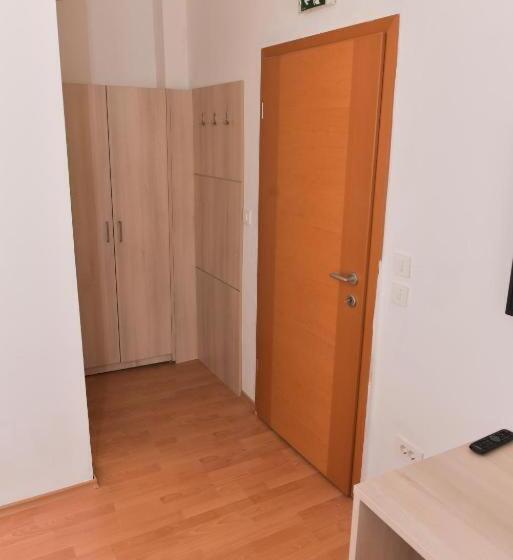 پانسیون Villa Vlae